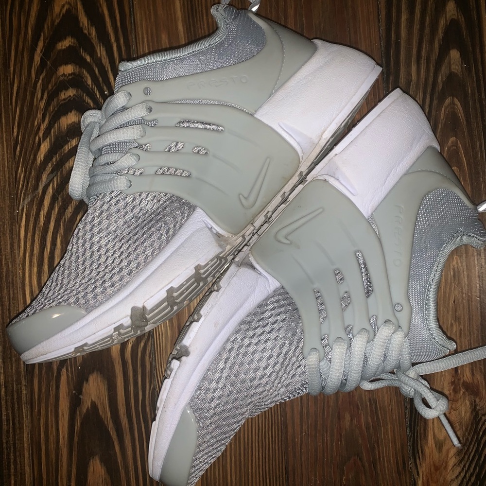 Women’s gray nike shoes